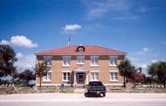 McMullen County Courthouse Photo. Click to go to the McMullen County Courthouse Past and Present page.